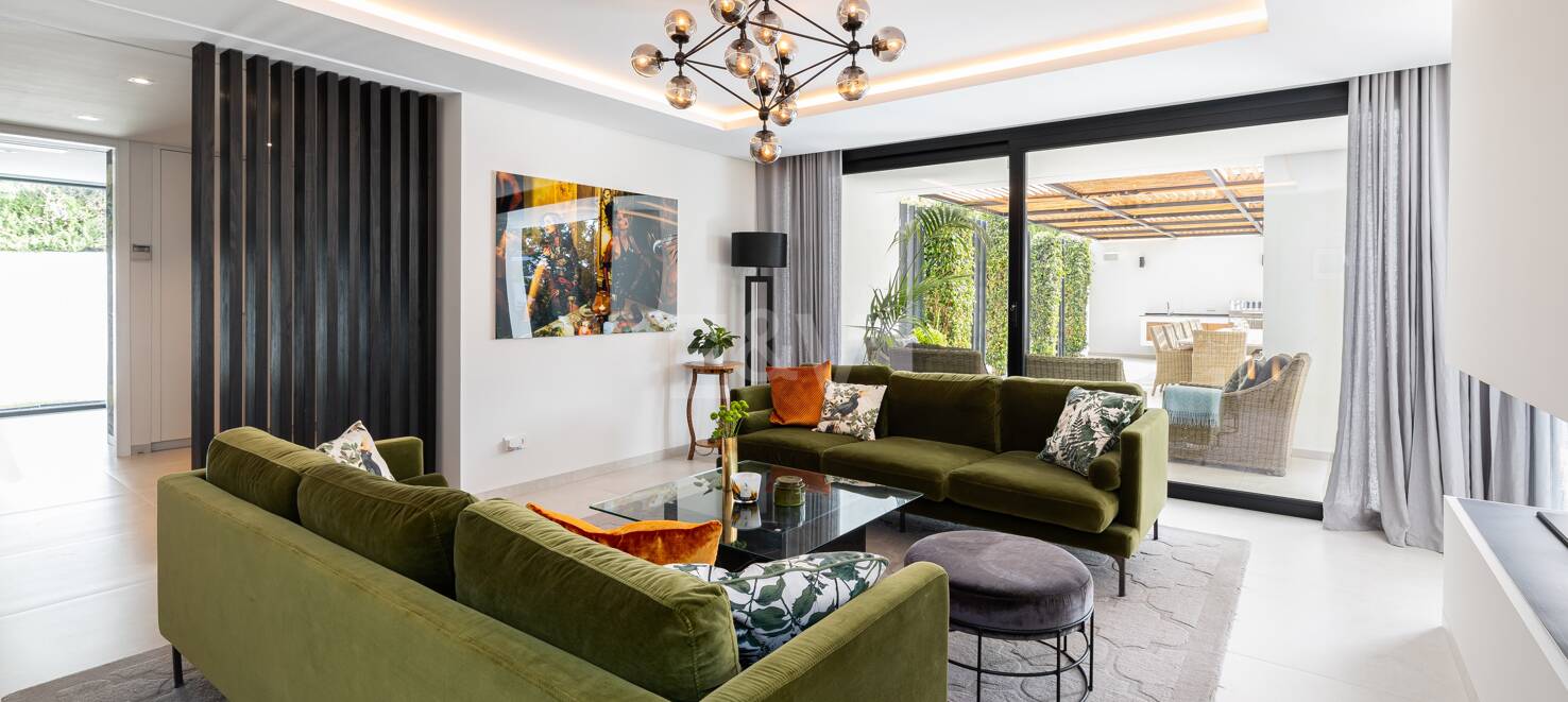 Modern Family Villa in Los Naranjos Golf within a Gated Community
