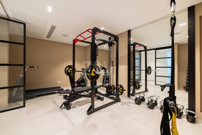 Modern Family Villa i Los Naranjos Golf inom en gated community