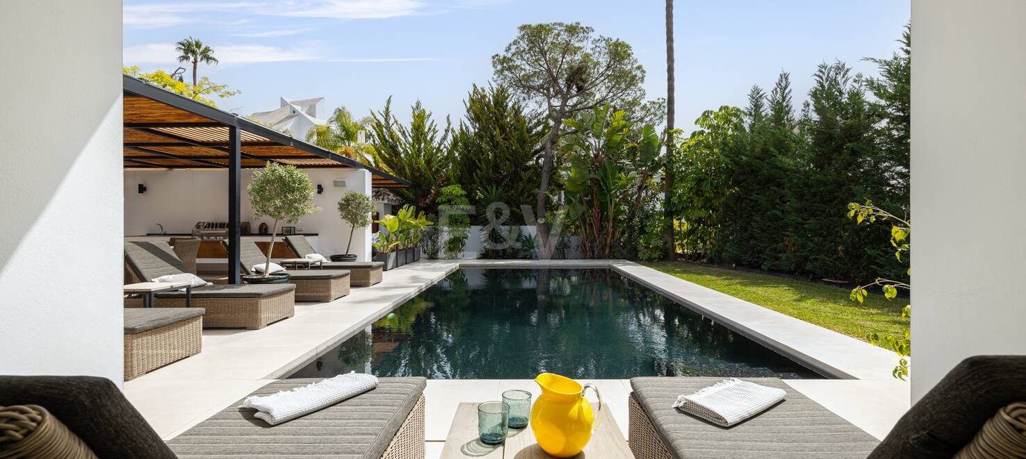 Modern Family Villa in Los Naranjos Golf within a Gated Community