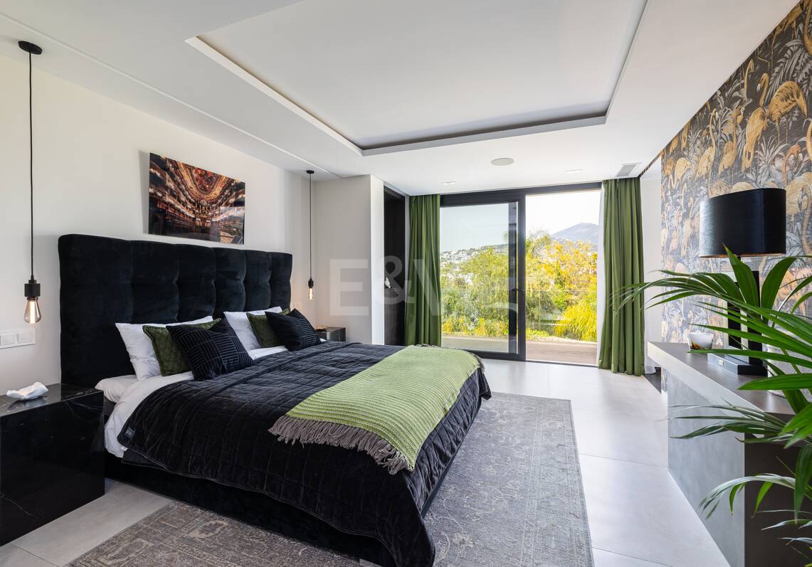 Moderne Familienvilla in Los Naranjos Golf in einer abgeschlossenen Wohnanlage in Nueva Andalucia