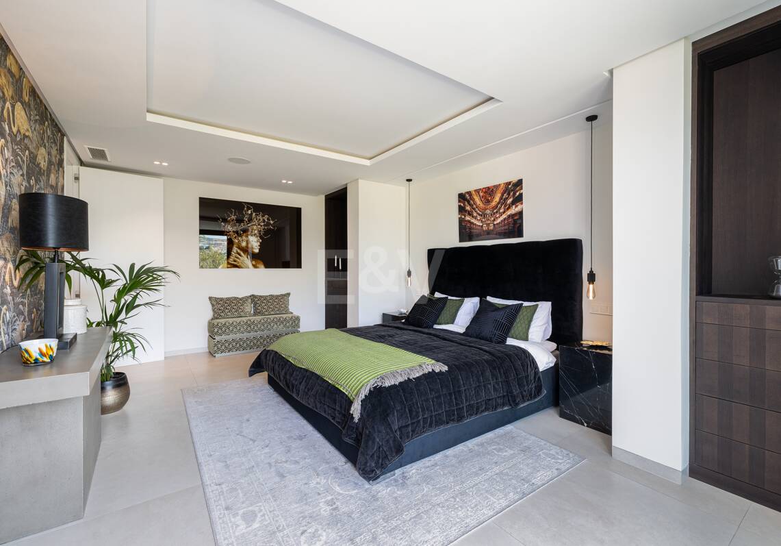 Moderne Familienvilla in Los Naranjos Golf in einer abgeschlossenen Wohnanlage in Nueva Andalucia