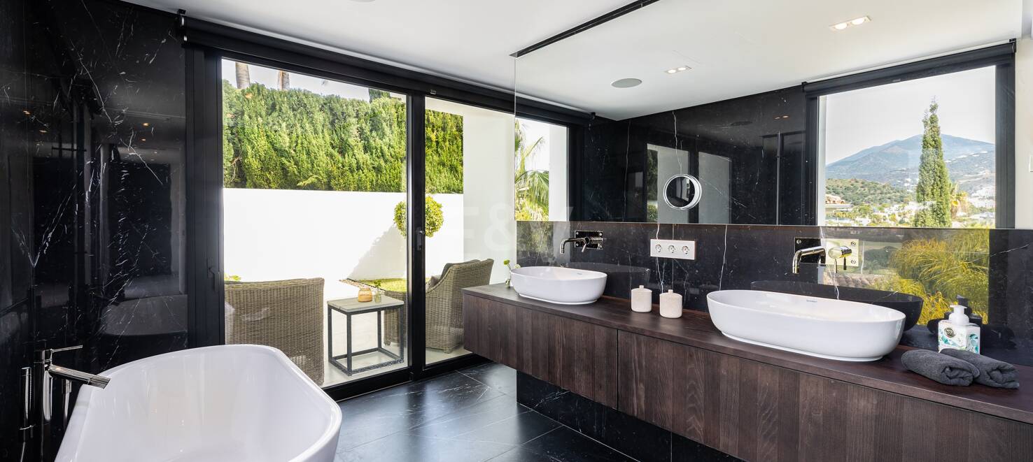 Modern Family Villa in Los Naranjos Golf within a Gated Community