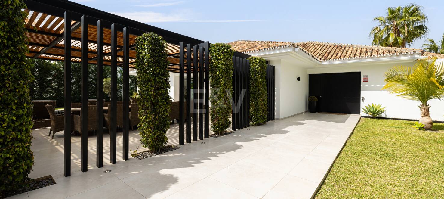 Modern Family Villa in Los Naranjos Golf within a Gated Community
