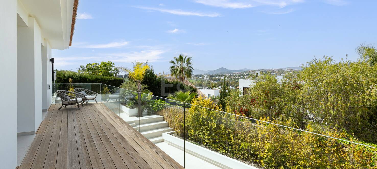 Modern Family Villa in Los Naranjos Golf within a Gated Community