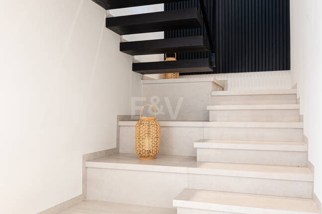 Moderna villa familiar en Los Naranjos Golf dentro de una comunidad cerrada en Nueva Andalucía