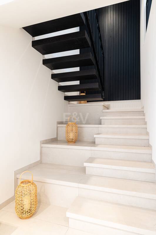 Modern Family Villa i Los Naranjos Golf inom en gated community