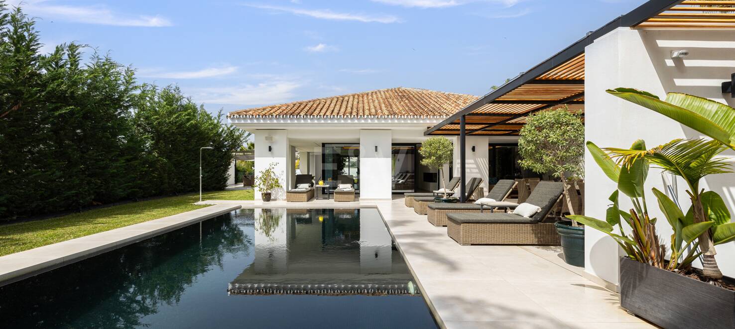 Modern Family Villa in Los Naranjos Golf within a Gated Community