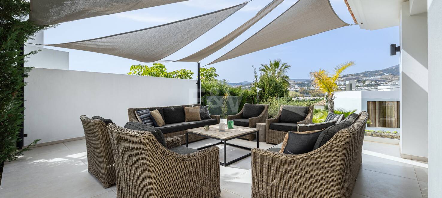 Modern Family Villa in Los Naranjos Golf within a Gated Community