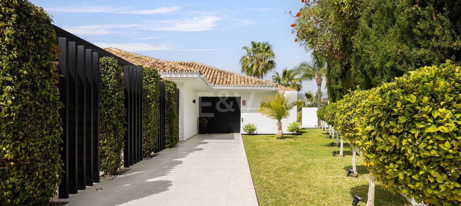 Modern Family Villa in Los Naranjos Golf within a Gated Community