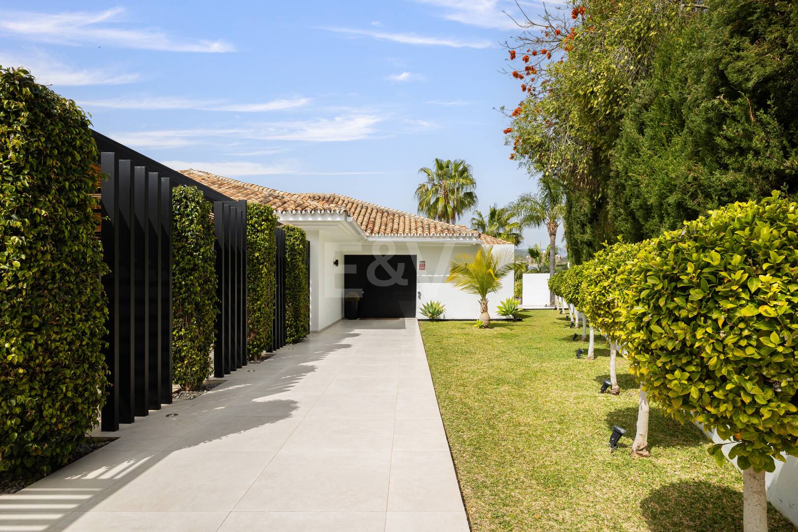 Modern Family Villa i Los Naranjos Golf inom en gated community