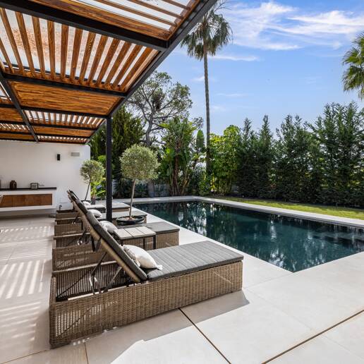 Modern Family Villa in Los Naranjos Golf within a Gated Community