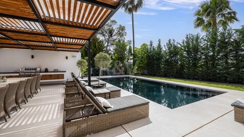 Modern Family Villa i Los Naranjos Golf inom en gated community