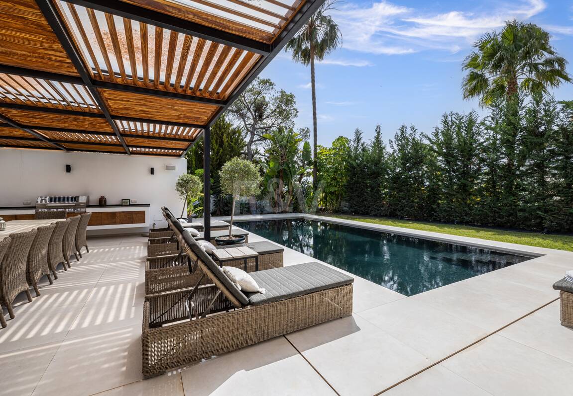 Modern Family Villa i Los Naranjos Golf inom en gated community