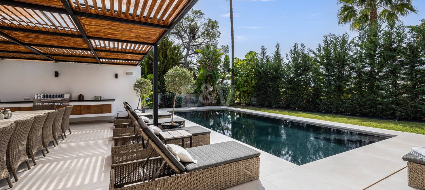 Modern Family Villa in Los Naranjos Golf within a Gated Community
