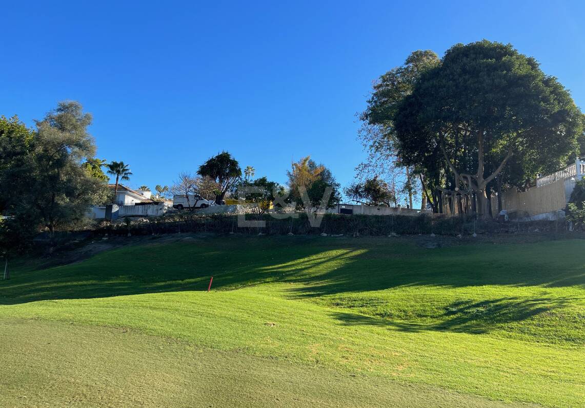 Utsökt Guadalmina Unique Front-line Golf Plot