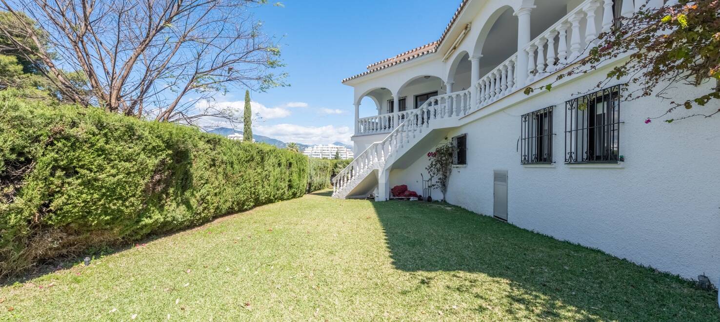Beautiful villa in the exclusive area of Guadalmina near to the Golf Course