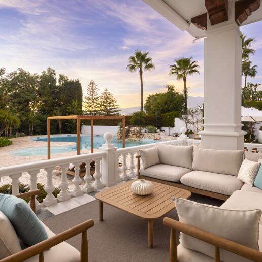 Luxury villa in Aloha Golf with timeless elegance