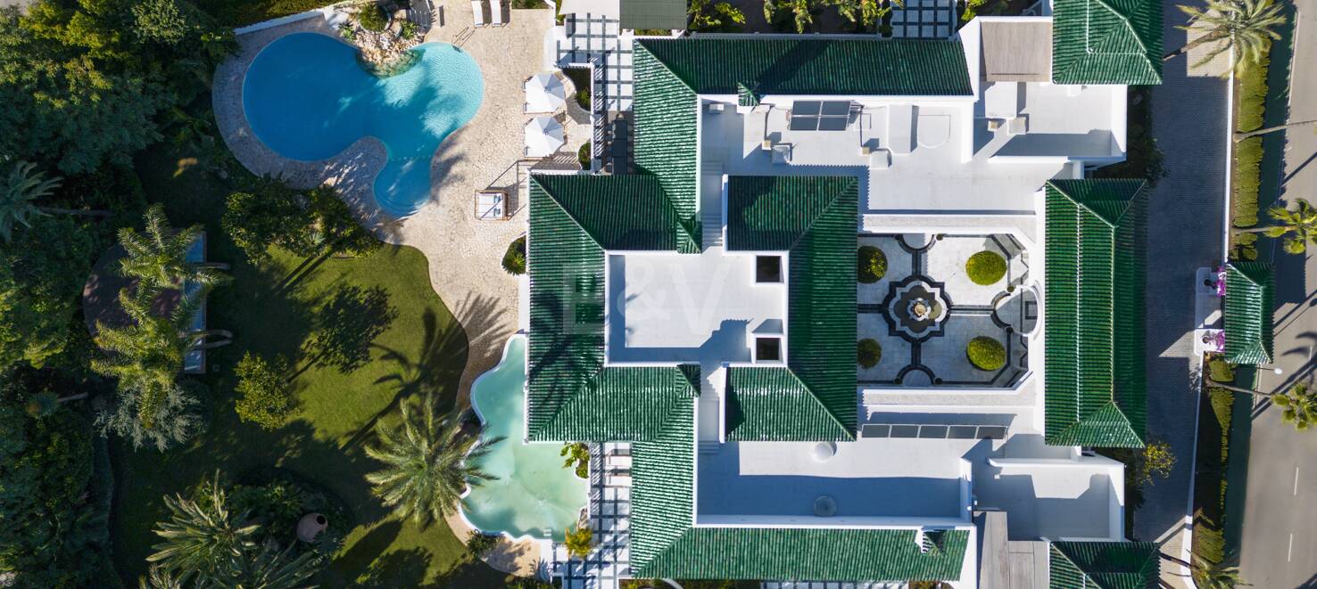 Luxury villa in Aloha Golf with timeless elegance