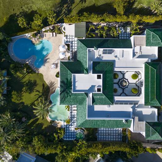 Luxury villa in Aloha Golf with timeless elegance