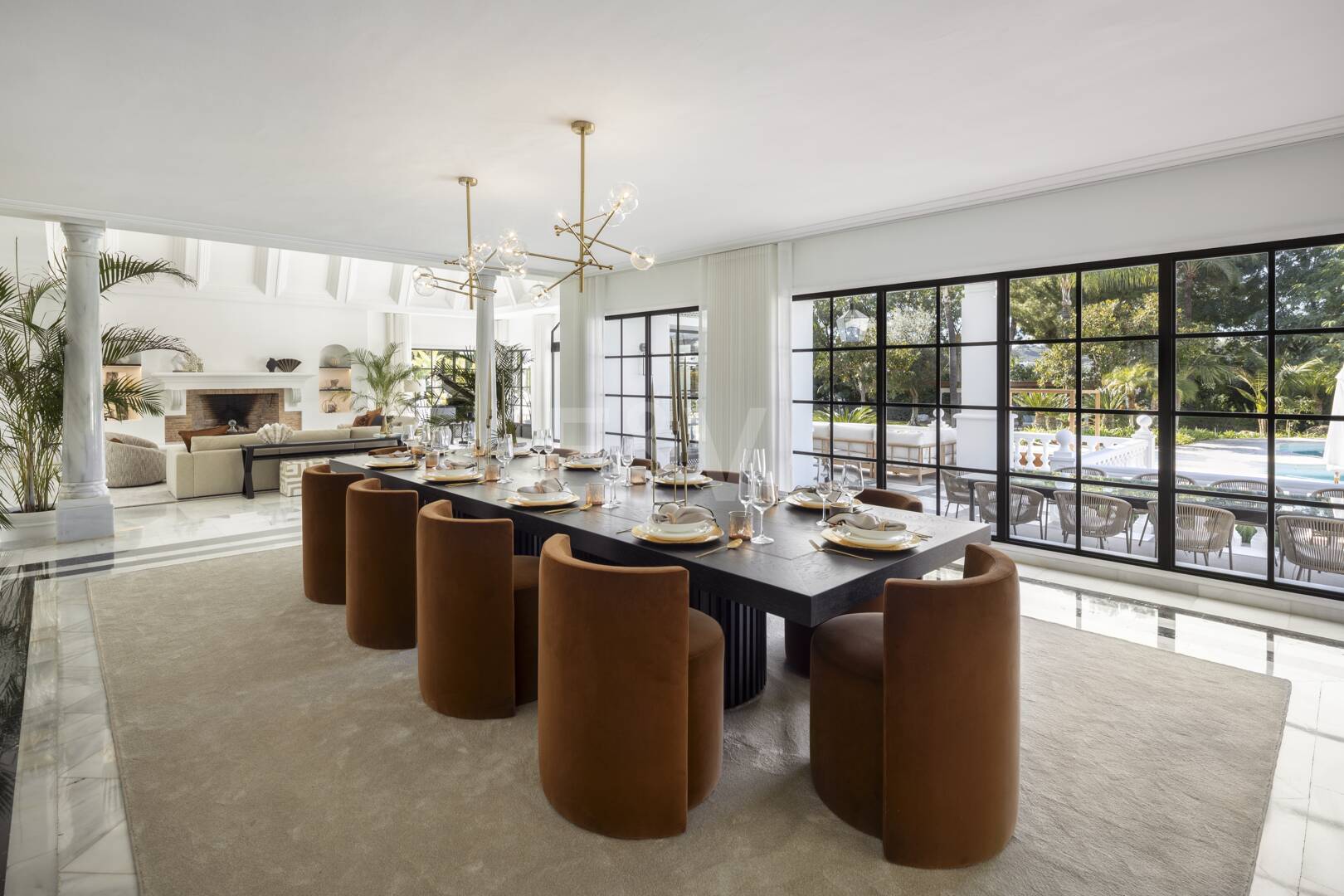 Lyxvilla i Aloha Golf Valley med tidlös elegans