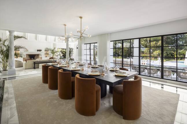 Lyxvilla i Aloha Golf Valley med tidlös elegans