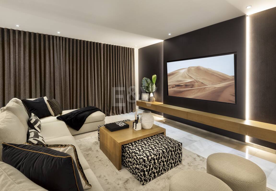 Lyxvilla i Aloha Golf Valley med tidlös elegans