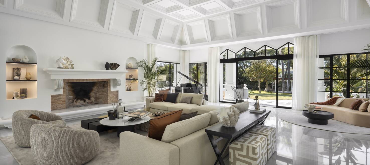 Luxury villa in Aloha Golf with timeless elegance