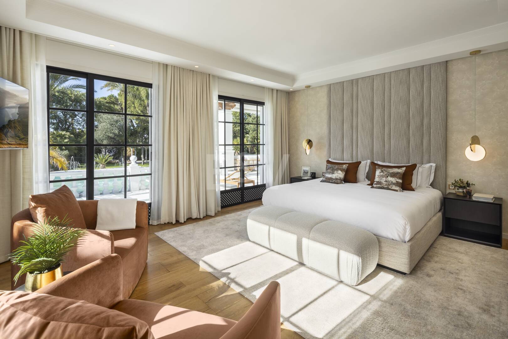 Lyxvilla i Aloha Golf Valley med tidlös elegans