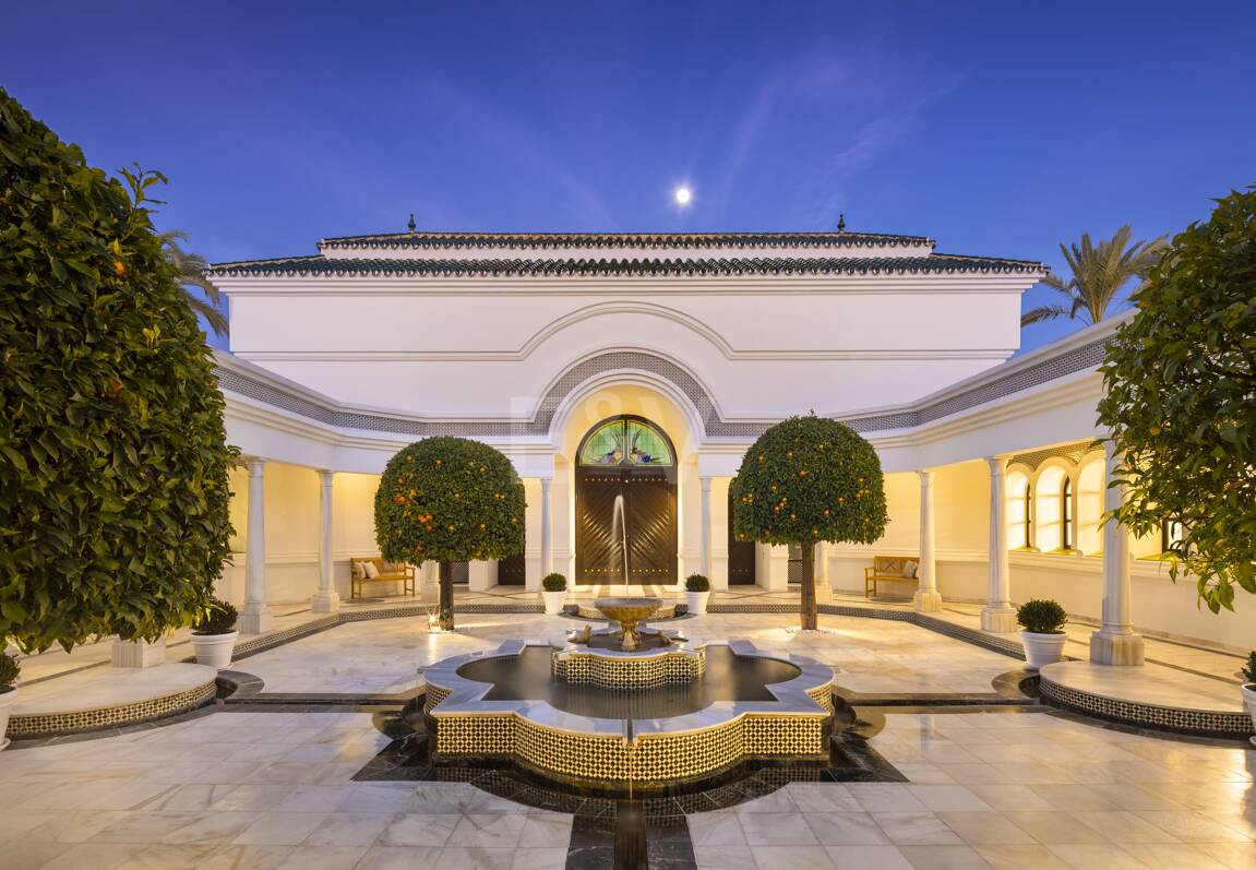 Lyxvilla i Aloha Golf Valley med tidlös elegans