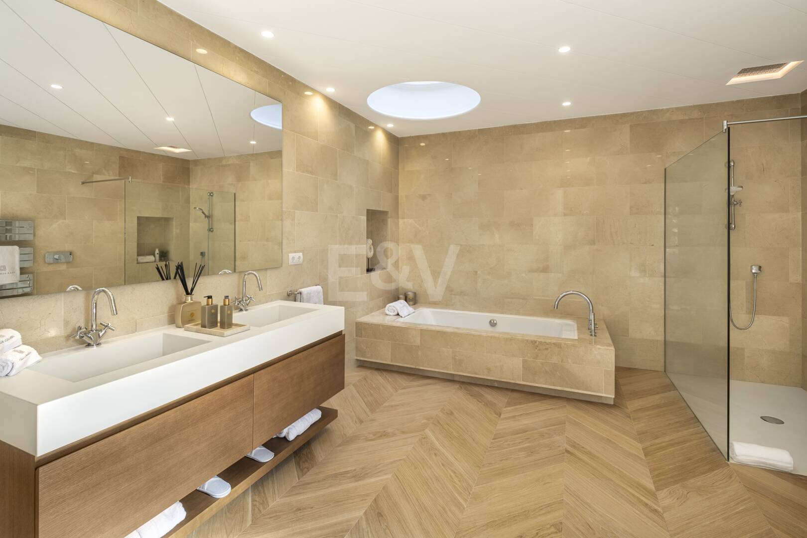 Villa de luxe à Aloha Golf Valley avec élégance intemporelle