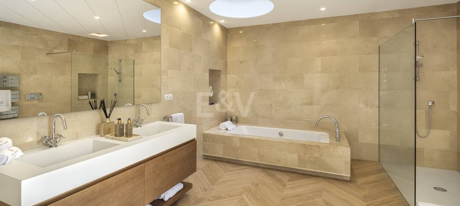Luxury villa in Aloha Golf with timeless elegance