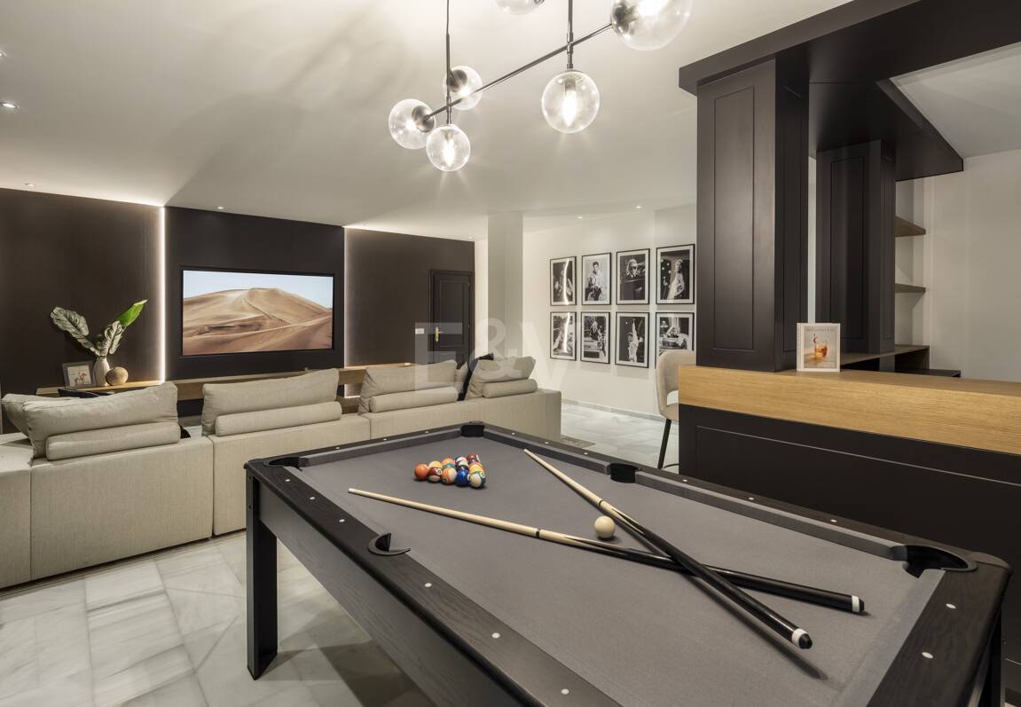 Lyxvilla i Aloha Golf Valley med tidlös elegans