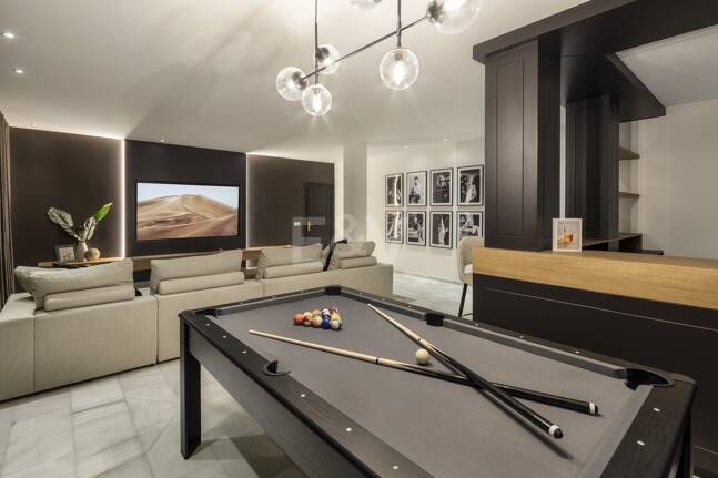 Lyxvilla i Aloha Golf Valley med tidlös elegans