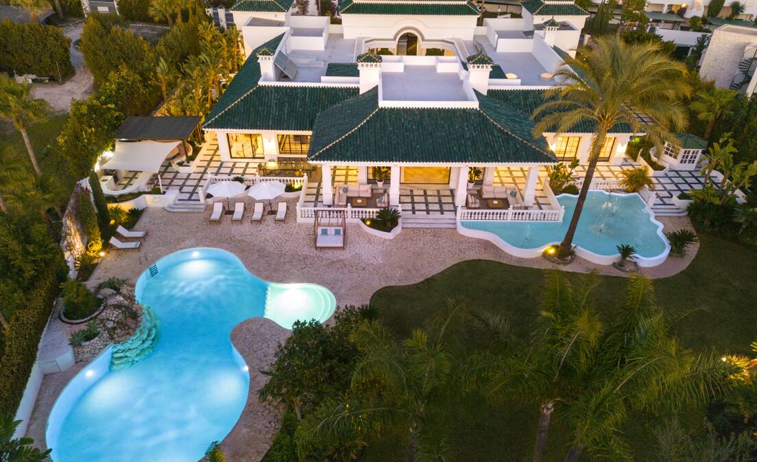 Luxury villa in Aloha Golf with timeless elegance