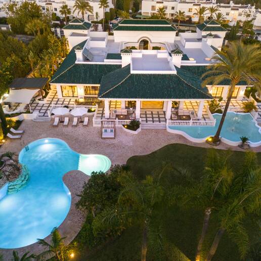 Luxury villa in Aloha Golf with timeless elegance