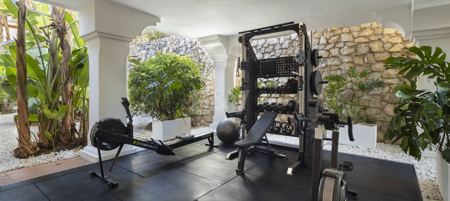 Luxury villa in Aloha Golf with timeless elegance