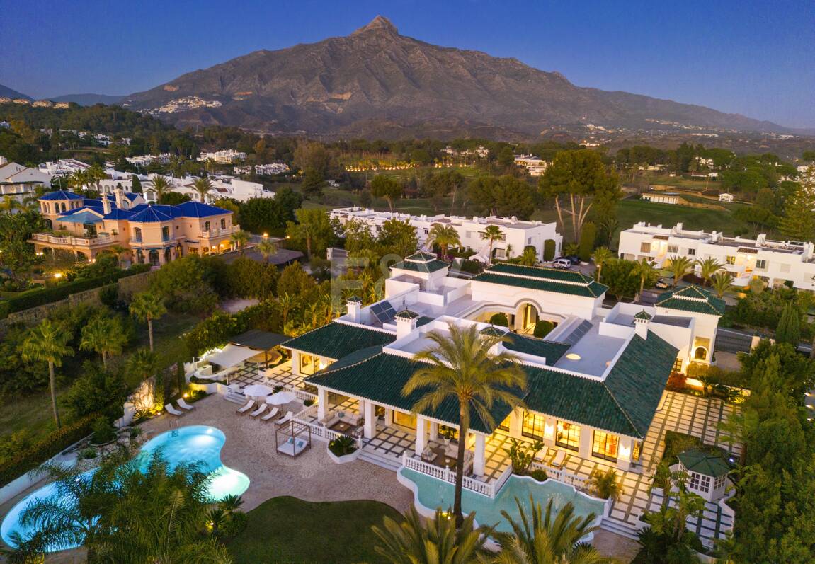 Lyxvilla i Aloha Golf Valley med tidlös elegans