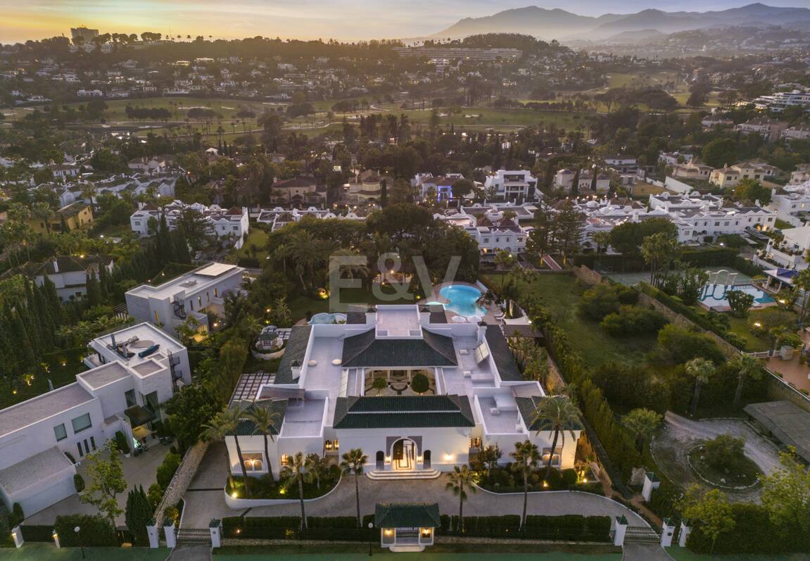 Lyxvilla i Aloha Golf Valley med tidlös elegans