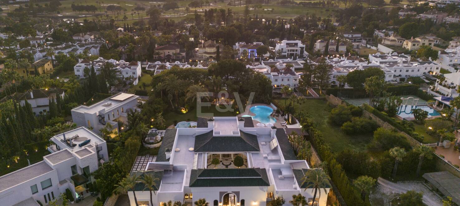 Luxury villa in Aloha Golf with timeless elegance