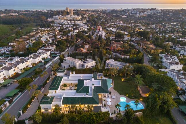 Lyxvilla i Aloha Golf Valley med tidlös elegans