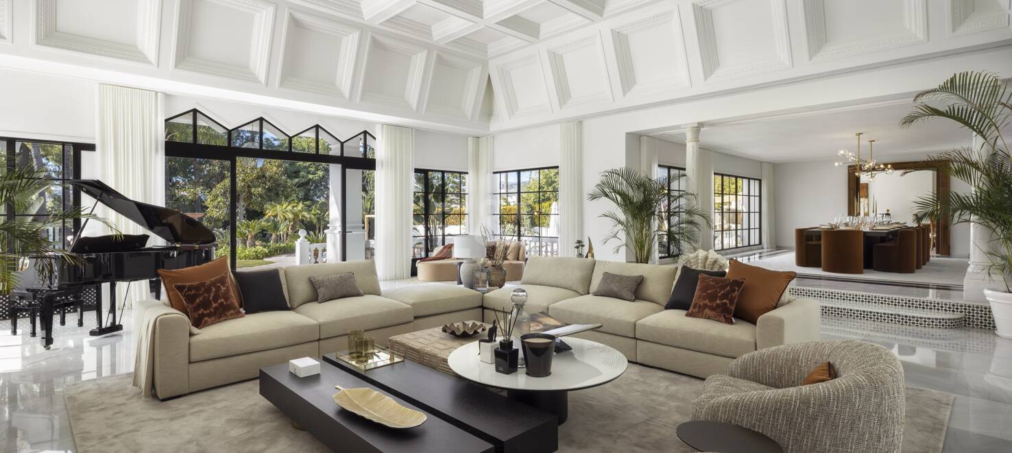 Luxury villa in Aloha Golf with timeless elegance