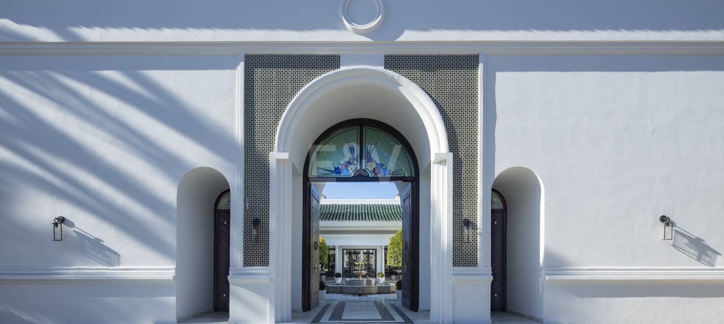 Luxury villa in Aloha Golf with timeless elegance