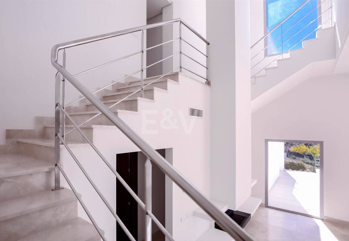 Modern Puerto del Capitán Villa with Sea View in Gated Community