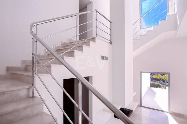 Modern Puerto del Capitán Villa with Sea View in Gated Community