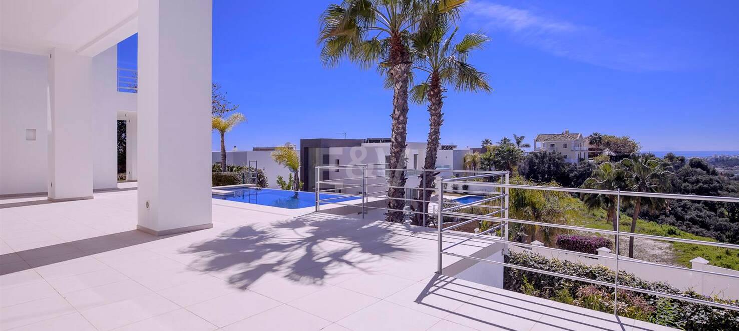 Villa moderne de Puerto del Capitán avec vue sur la mer dans la communauté fermée