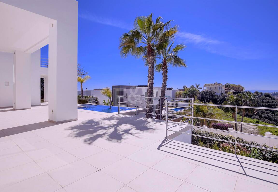 Modern Puerto del Capitán Villa with Sea View in Gated Community