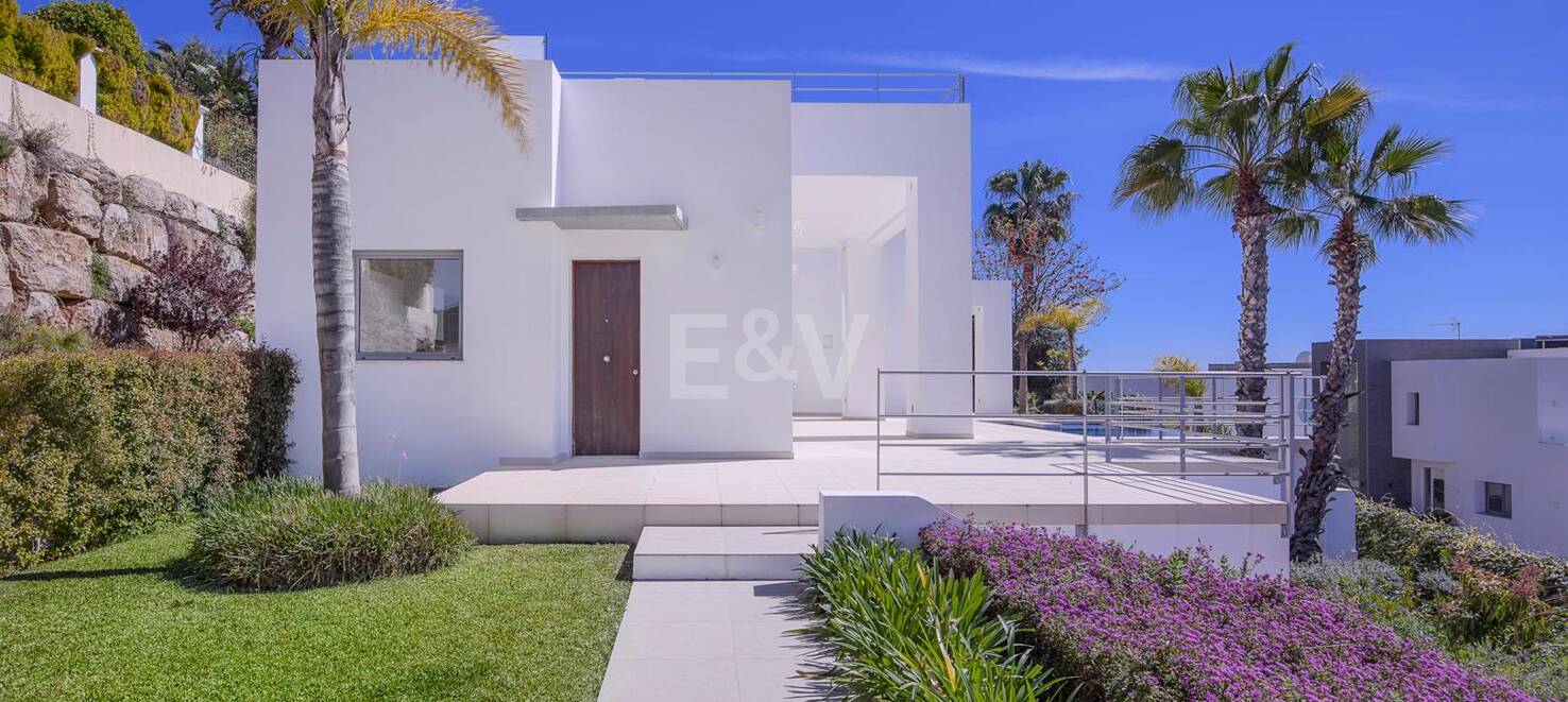 Villa moderne de Puerto del Capitán avec vue sur la mer dans la communauté fermée