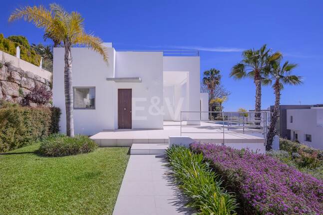 Modern Puerto del Capitán Villa with Sea View in Gated Community