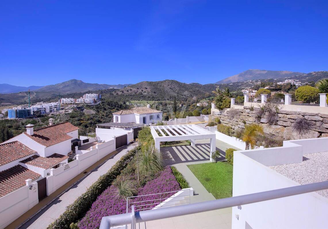 Modern Puerto del Capitán Villa with Sea View in Gated Community