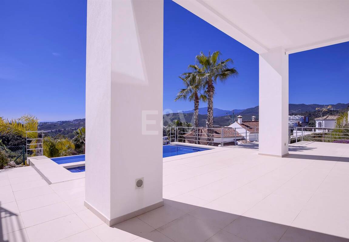 Modern Puerto del Capitán Villa with Sea View in Gated Community